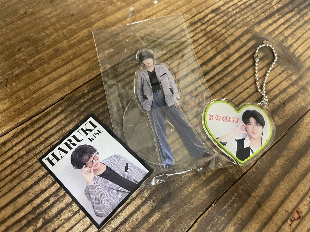 kiseharu_AH's tweet image. いよいよ明日、
4回目のフェスが始まります😤

全力で楽しみましょう！！

グッズの写真も添えて✨
#AHFestival
#マーダーミステリー
#マダミス