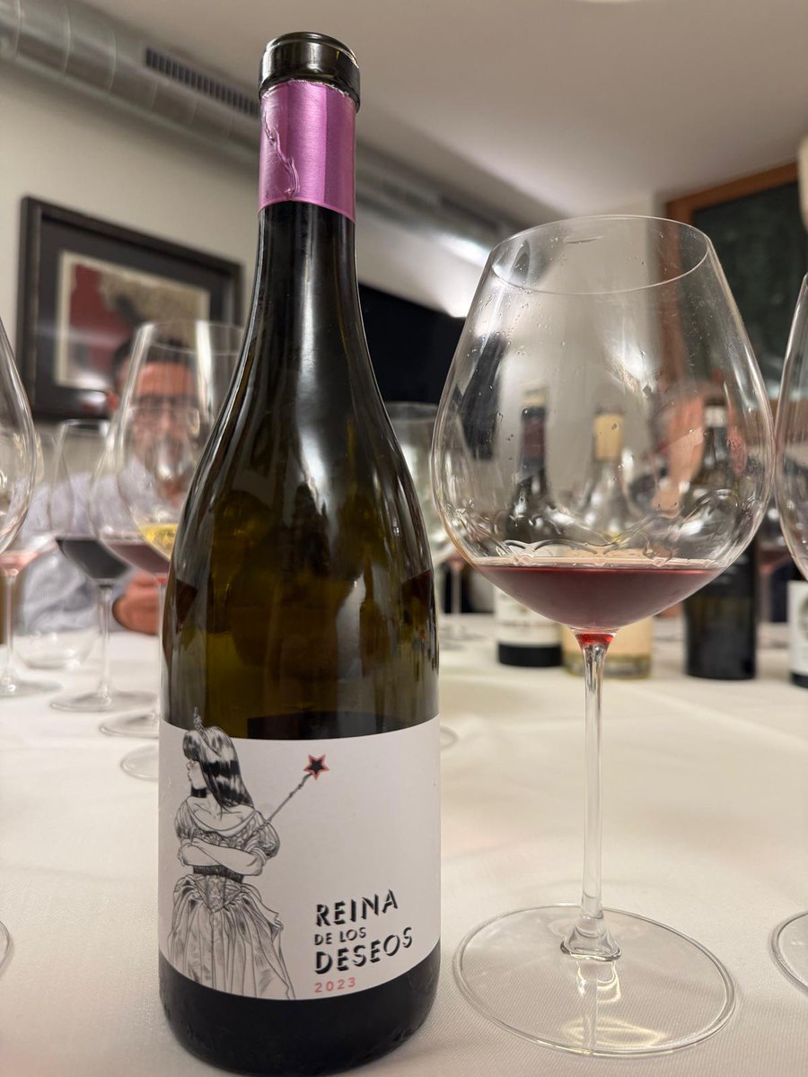 AmarzoaVV's tweet photo. Special tasting for our @vilaviniteca Export Convention 2025 🌍💼🍷
Highlights: Reina de los Deseos 2023 and Belondrade Les Parcelles 2019.

A big thank you to @passadisdelpep for bringing us all together and for the wonderful food 😋 https://t.co/7vr6id4tAz