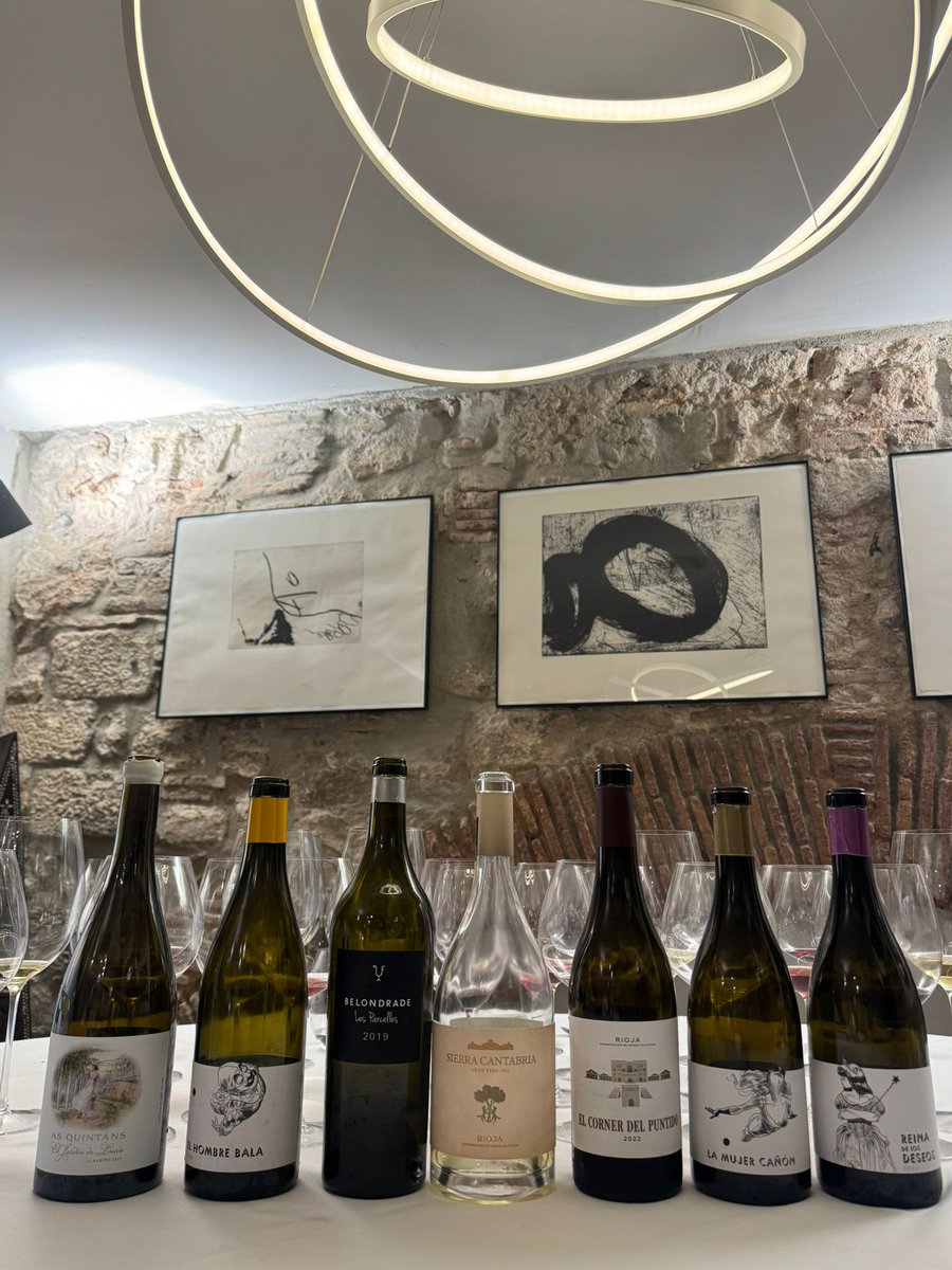 AmarzoaVV's tweet photo. Special tasting for our @vilaviniteca Export Convention 2025 🌍💼🍷
Highlights: Reina de los Deseos 2023 and Belondrade Les Parcelles 2019.

A big thank you to @passadisdelpep for bringing us all together and for the wonderful food 😋 https://t.co/7vr6id4tAz