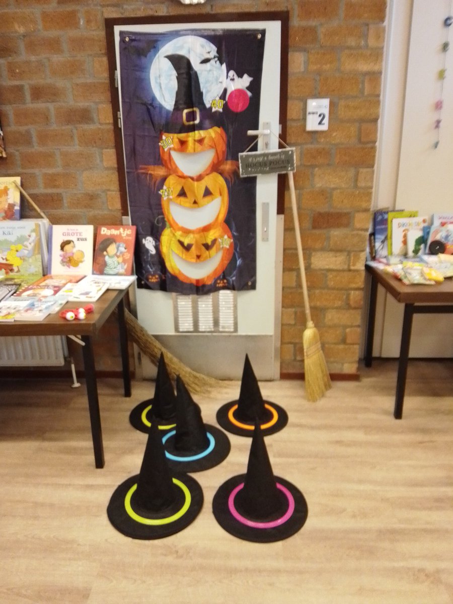scholloween's tweet photo. In het wijkcentrum!
Spelletjes, en boeken 😁 https://t.co/LcBt0tcJop