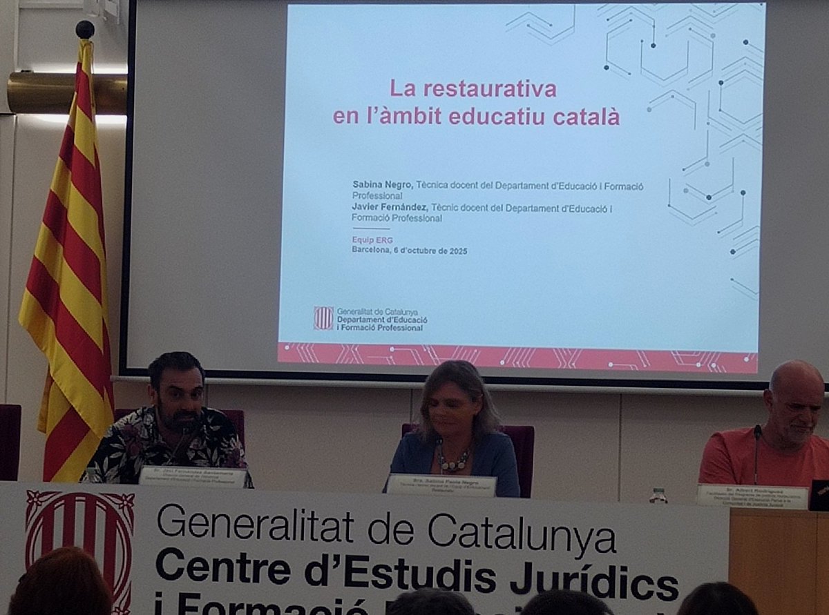 MariTriniHL's tweet photo. #JustíciaRestaurativa
Moltes gràcies @cejfe i a tots/es els ponents per la Jornada del passat dilluns:"La #JustíciaRestaurativa :un #moviment #social".
Com a fan (molt fan)de la #JustíciaRestaurativa us puc dir que vaig gaudir, aprendre i captar l'esperit de totes les ponències. https://t.co/igZ9xjFzCu