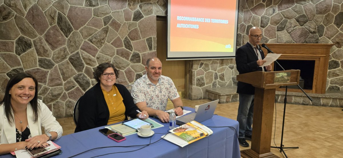 aefo_unite63's tweet photo. Merci aux membres de #AEFO63  qui ont participé à la tournée  de consultation NOS NÉGOS MA VOIX! Hier soir à Windsor, le partage de priorités  contribuera a l'identification  des objectifs de négociation.  Votre participation est admirable et appréciée. https://t.co/wlnyx2rk9J
