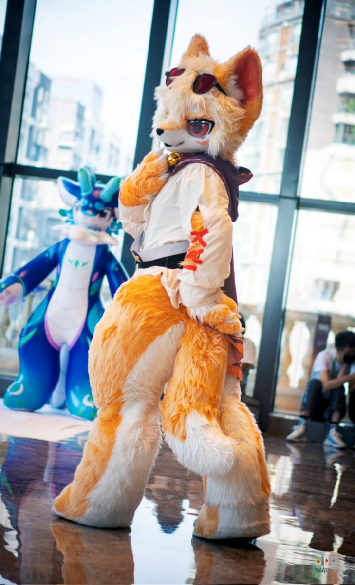 #FursuitFriday 
小狗立~