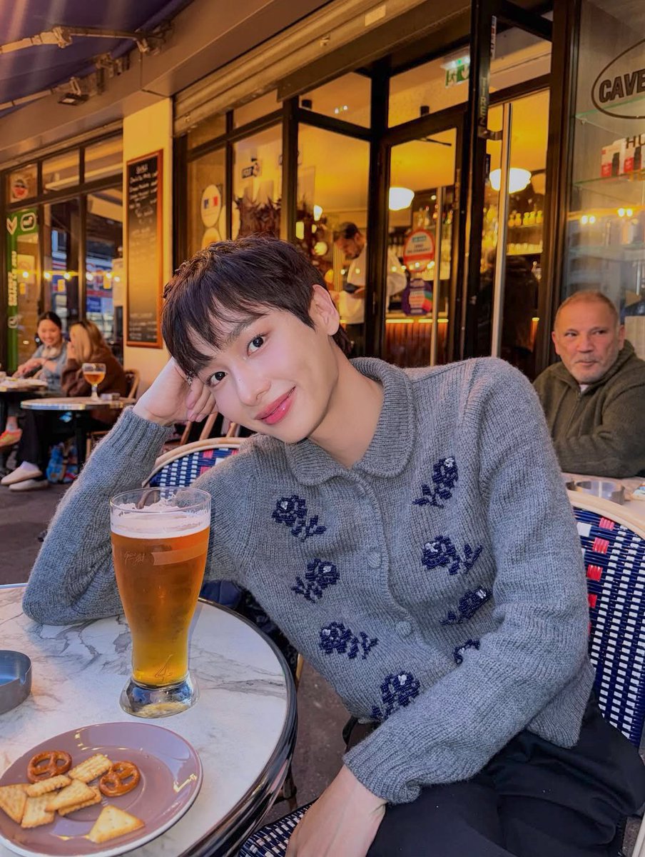 gunatptrend's tweet image. beautiful สวย
pretty สวยน่ามอง
fine สวยแบบดูดี
gorgeous สวยแบบสง่างาม
seductive สวยแบบมีเสน่ห์
attractive สวยแบบดึงดูดใจ
exquisite สวยเลิศเลอ
stunning สวยจนตะลึง
captivating สวยจับใจ
charming สวยแบบมีเสน่ห์
tempting สวยแบบยั่วยวนใจ
breathtaking สวยจนลืมหายใจ