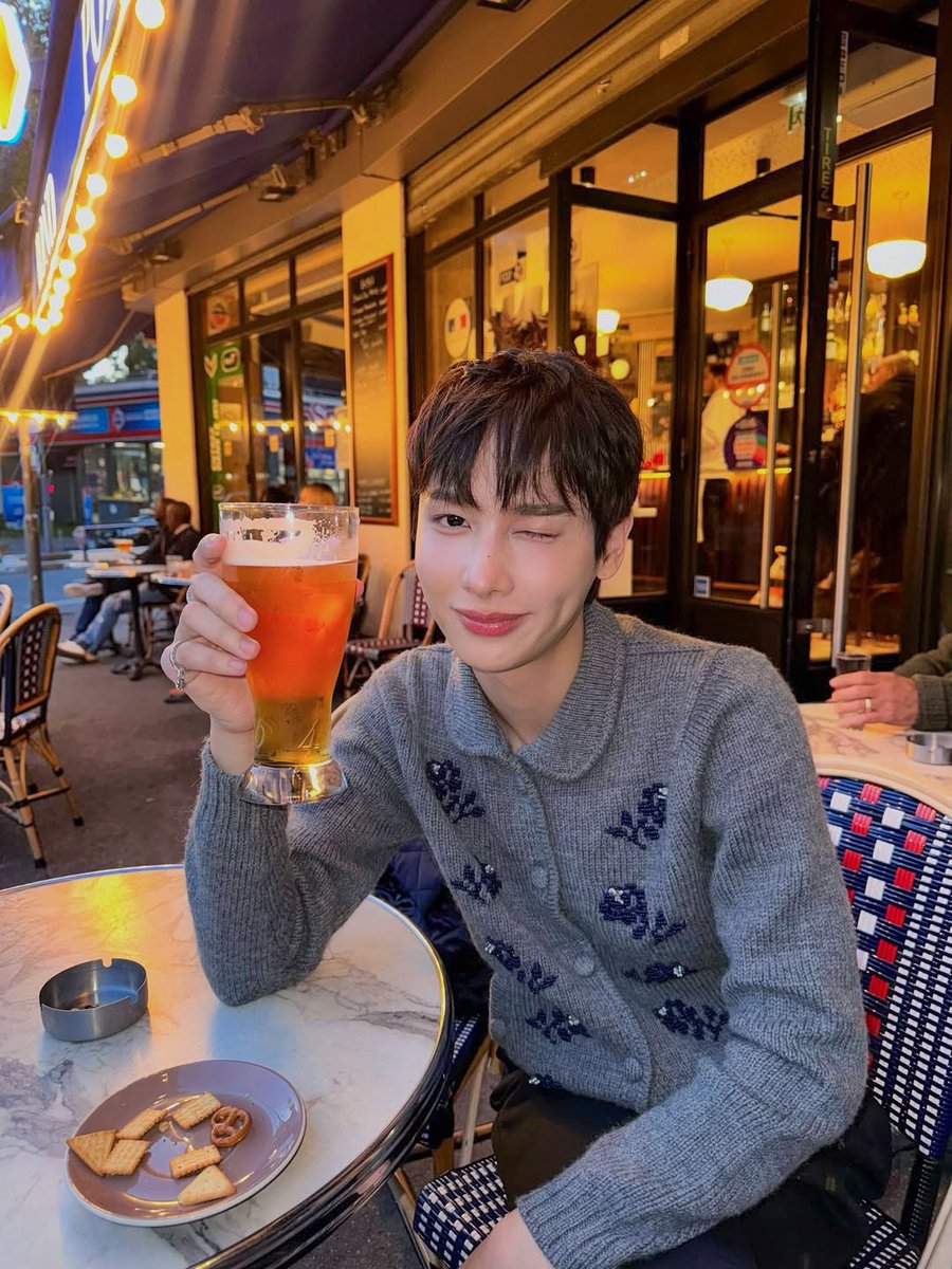 gunatptrend's tweet image. beautiful สวย
pretty สวยน่ามอง
fine สวยแบบดูดี
gorgeous สวยแบบสง่างาม
seductive สวยแบบมีเสน่ห์
attractive สวยแบบดึงดูดใจ
exquisite สวยเลิศเลอ
stunning สวยจนตะลึง
captivating สวยจับใจ
charming สวยแบบมีเสน่ห์
tempting สวยแบบยั่วยวนใจ
breathtaking สวยจนลืมหายใจ