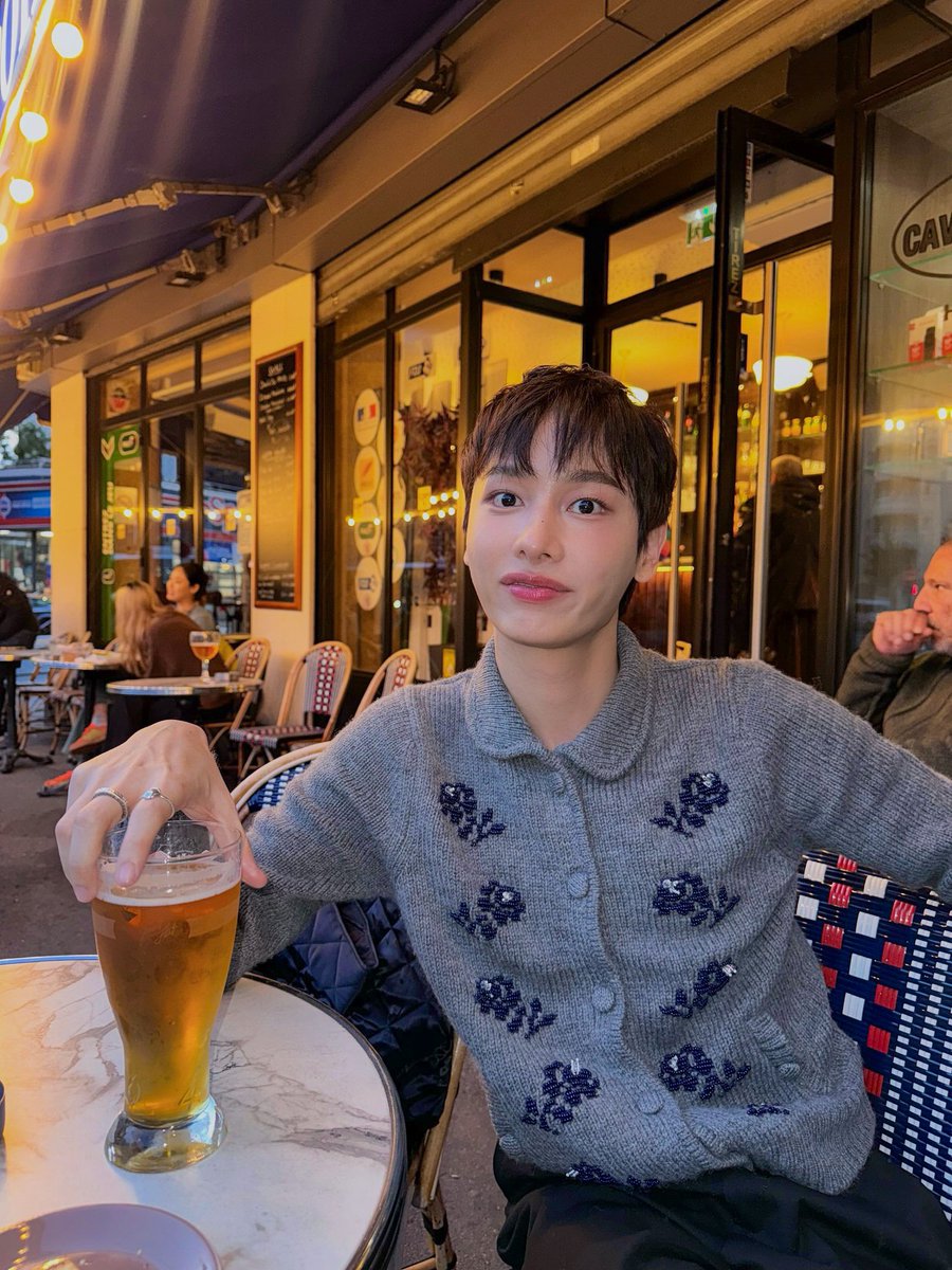 gunatptrend's tweet image. beautiful สวย
pretty สวยน่ามอง
fine สวยแบบดูดี
gorgeous สวยแบบสง่างาม
seductive สวยแบบมีเสน่ห์
attractive สวยแบบดึงดูดใจ
exquisite สวยเลิศเลอ
stunning สวยจนตะลึง
captivating สวยจับใจ
charming สวยแบบมีเสน่ห์
tempting สวยแบบยั่วยวนใจ
breathtaking สวยจนลืมหายใจ