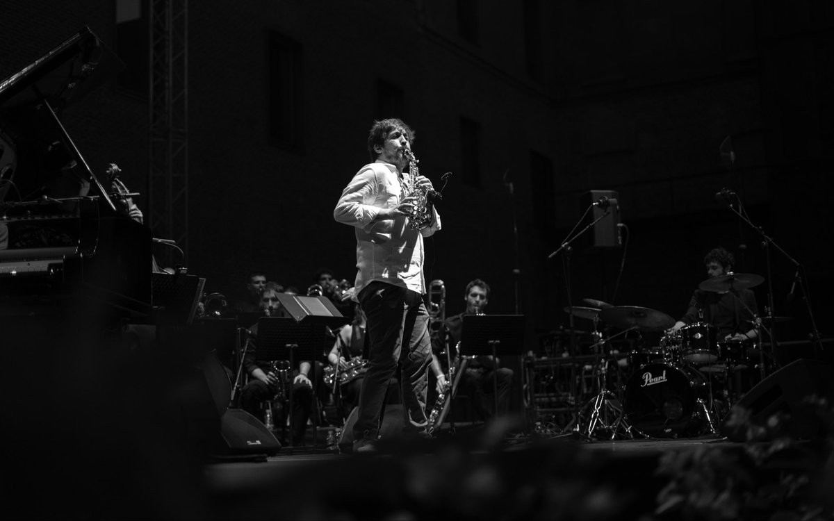 sergiodelope's tweet photo. Estaba deseando!! El 25 de octubre nos vemos Zaragoza! Festival de Jazz al margen, os dejo el enlace para entradas en las historias. Por cierto, me ha dicho un pajarito que están volando!

https://t.co/XtUkc2rEwP

#jazz #zaragoza #flauta #flamenco  #cultura #musica https://t.co/1jw1JwaDjA