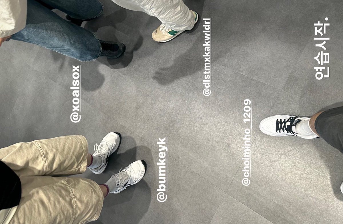 Our #SHINee is back 💎