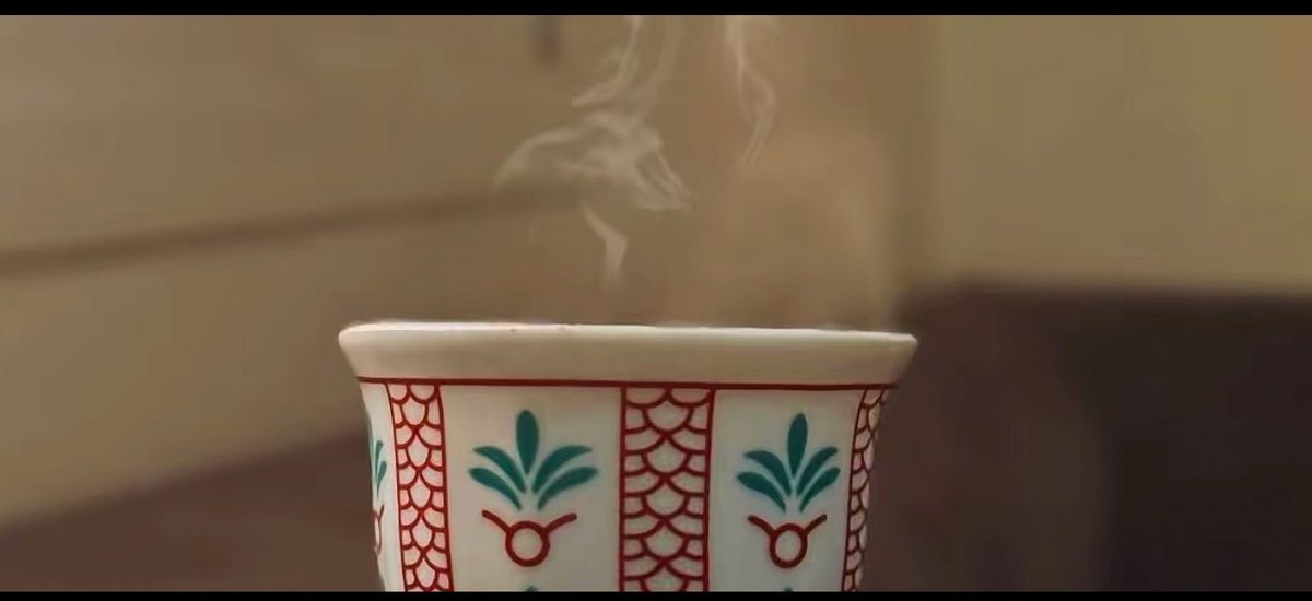 أشرب هجير القوايل 
و أحلف انه زلال ..