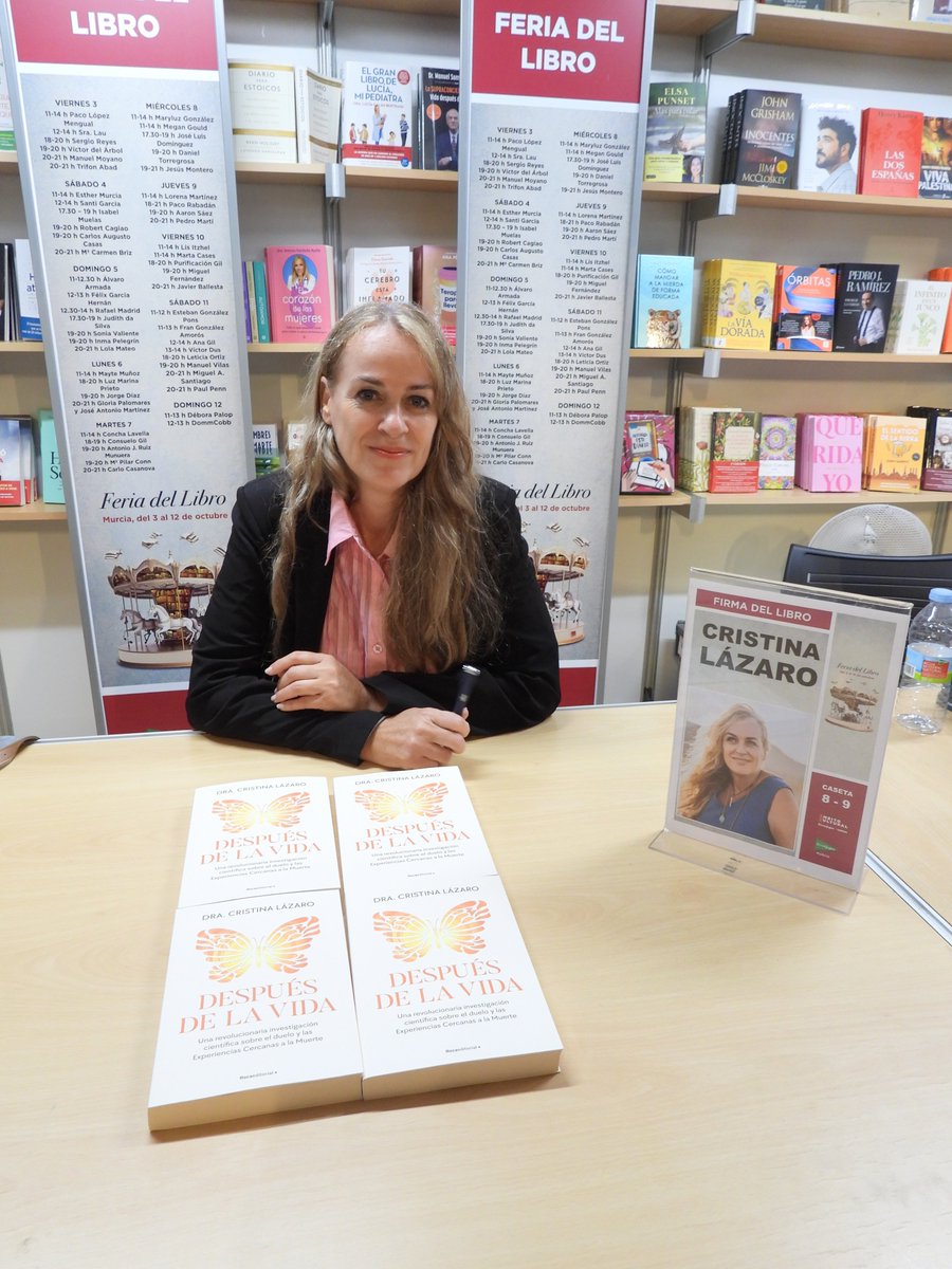 Ayer por la tarde, tuvimos el placer de asistir en Murcia a la presentación del nuevo libro de nuestra amiga Cristina Lázaro, fruto de cinco años de intensa investigación sobre las Experiencias Cercanas a la Muerte (ECM). Su tesis doctoral versó sobre este fascinante tema.