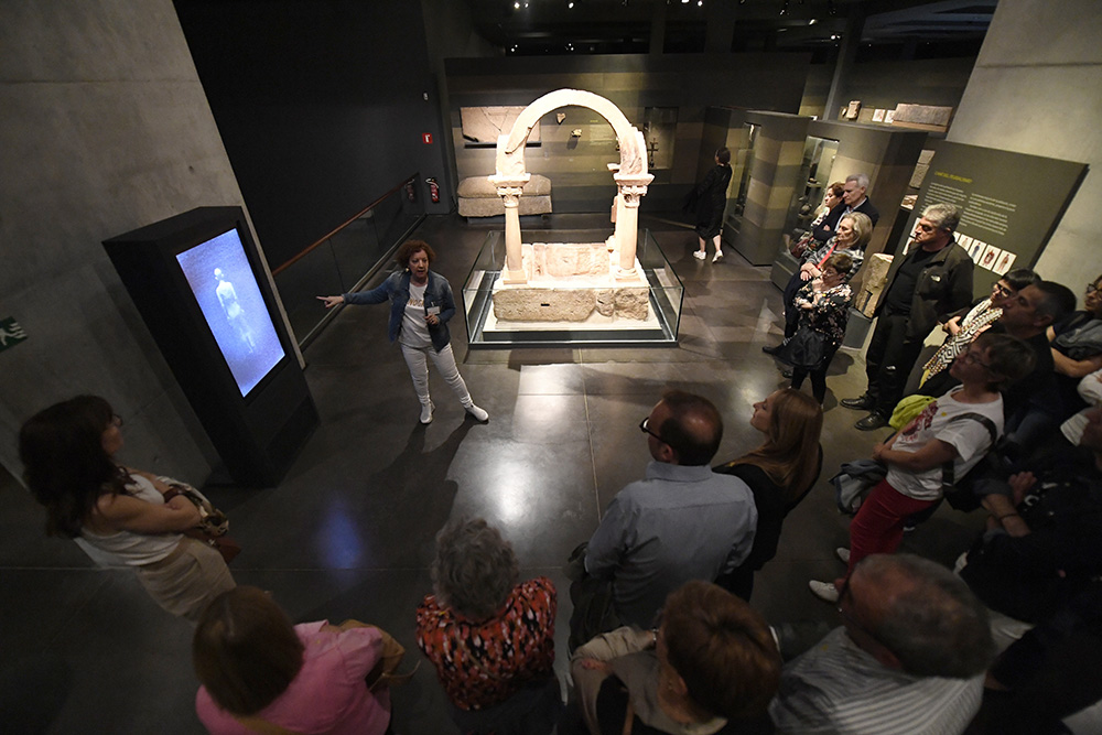 Vols veure la mostra "Origen" amb visita guiada? Un cop al mes tens l'oportunitat de fer-ho.

Et recordo que la propera visita tindrà lloc el diumenge 26 d'octubre, a les 12.00 hores.

🔗 Reserva la teva plaça aquí goo.su/bO43g0I