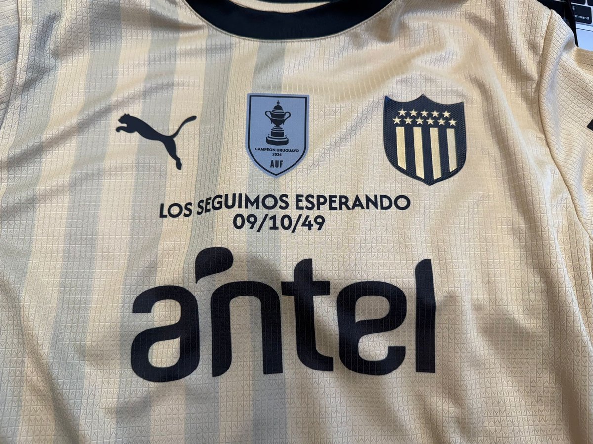 MartinCharquero's tweet photo. Peñarol jugará con esta camiseta frente a Miramar. 

No se pondrá a la venta para los hinchas. Solo se utilizará mañana. 

Más información de @WilsonMendez86 en #Minuto1

💻 https://t.co/XAx9ffQLD6 https://t.co/GiE7wyOEDI