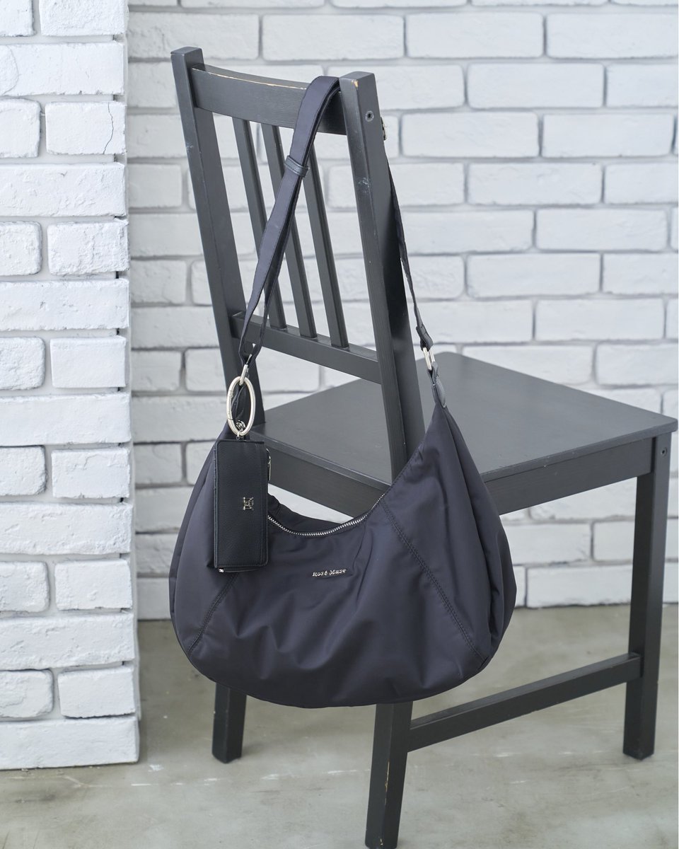 ┈𝑛𝑒𝑤 𝑎𝑟𝑟𝑖𝑣𝑎𝑙

"Cross body bag with fragment case"
color : black
¥12,100(tax in)

シンプルで使い勝手抜群のボディバッグ
撥水加工が施せれたナイロン生地を使用しており
荷物が十分に入るサイズ感です

⁡ ↪︎ pop up store 先行販売
    web store 11/10(mon)20:00

#RoseMuse
