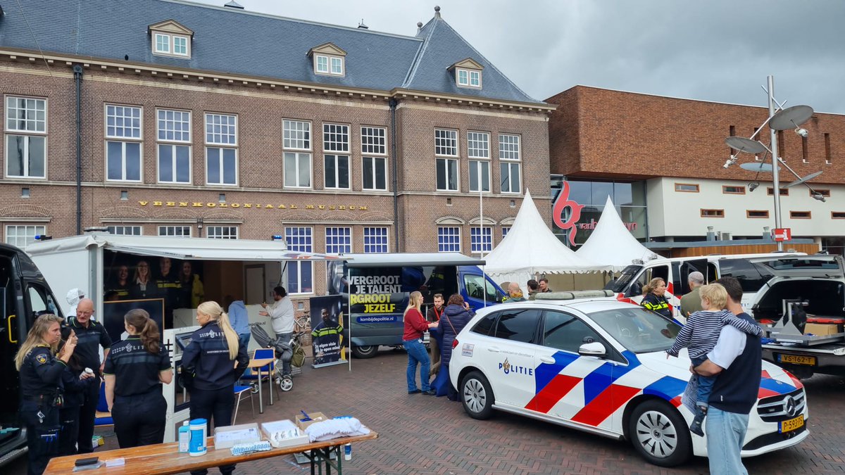 Vandaag staan we op de #Veiligheidsdag in #Veendam met onze wervingsbus en aanhanger IDU. Op dit moment staan we met het Mobiel Media Lab op het Heereplein in #Raamsdonkveer.
Onze #speedmobiel (aanhanger drugslab) is te bewonderen in #Coevorden
Welkom!