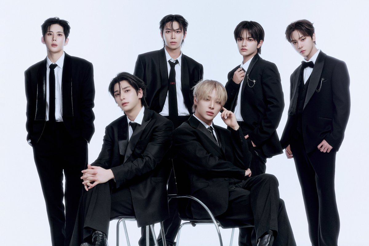 BAE173 1ST FULL ALBUM
[NEW CHAPTER : DESEAR]
CONCEPT PHOTO #2

#BAE173 #비에이이173
#NEWCHAPTER_DESEAR