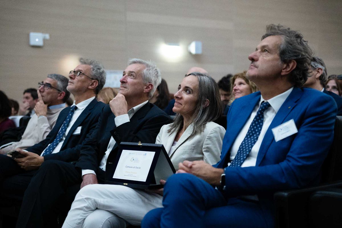 🏆 Premio NuovaPA FVG 2025

La #PA della <a href="/regioneFVGit/">Regione FVG</a> si conferma motore di sviluppo, inclusione e comunità, dimostrando come la #formazione sia la chiave per innescare esperienze di miglioramento e #Innovazione.

Tutti i dettagli e le foto dell'evento👉compa.fvg.it/premio-nuovapa…