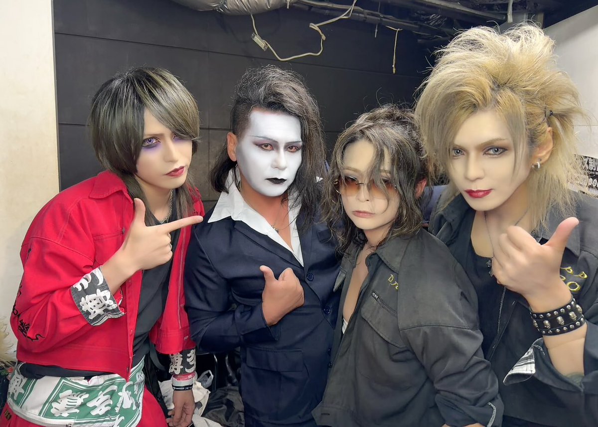 SABA_offi's tweet photo. 🐟2025.10.8 graf🐟
ご来場ありがとうございました('-' 鯖)з

-𝕤𝕖𝕥𝕝𝕚𝕤𝕥-
0.ROSIER
1.寄生虫
2.JAIL
3.小悪魔AGEHA
4.晒さないで 叩かないで
5.大和魂

体感出来ましたでしょうか😘

次のライブはまだ未定ですが
またよろしくお願いします😌✨️ https://t.co/6kaNzdkX7Q