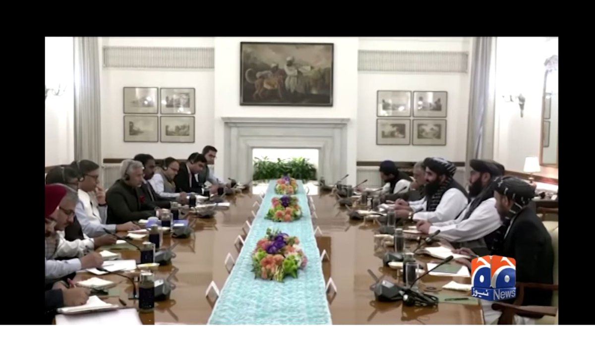 دعائیں ہم نے مانگی تھیں بہاریں غیر نے لوٹیں
ہمیں کچھ خار گزری ھے صنم تیری بے وفائی پر۔۔