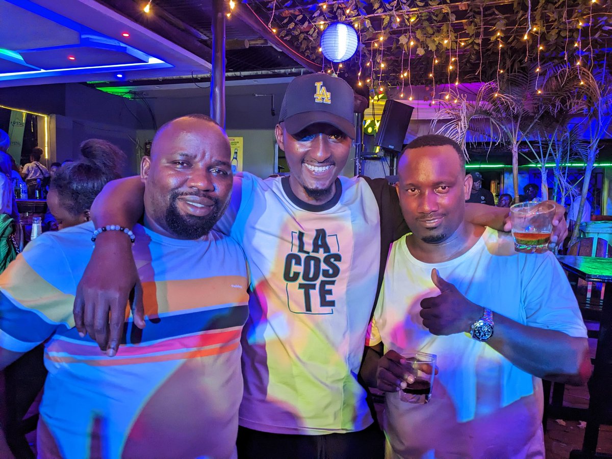 ghanabry69015's tweet photo. Afreaky of aFriday with friends , comrades,and colleagues is always with us at ..cafe Milano Hoima city...ur weekend enjoyment in the oil city is the best memory of all time...........we specially invite you to tonights night 🌉 life enjoyment with class this weekend #cafemilano https://t.co/lyZsx2UrkU