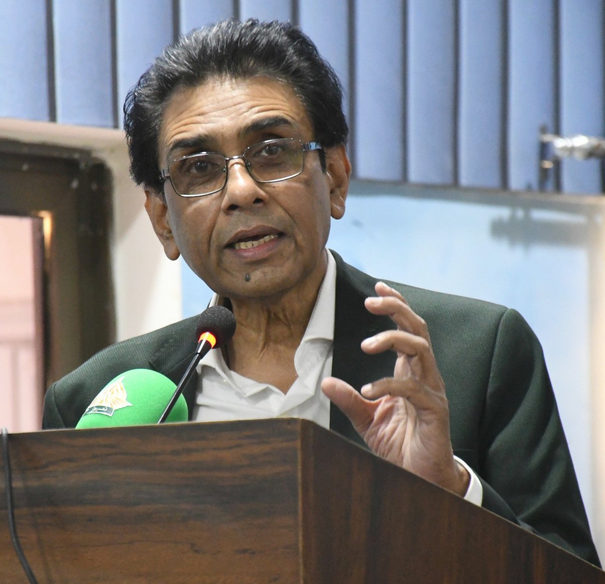 MQMPKOfficial's tweet image. چیئرمین ایم کیو ایم و وفاقی وزیرِ تعلیم ڈاکٹر خالد مقبول صدیقی کا نمل یونیورسٹی کراچی کا دورہ،انہو نے اپنی وزارت کےماتحت نیشنل یونیورسٹی آف ماڈرن لینگویجزکراچی کیمپس کا دورہ کیا۔اور اساتذہ اور طلبہ و طالبات سےملاقات کی،تعلیمی معیار،نصاب اور جدید تحقیقی سرگرمیوں پر تبادلۂ خیال کیا