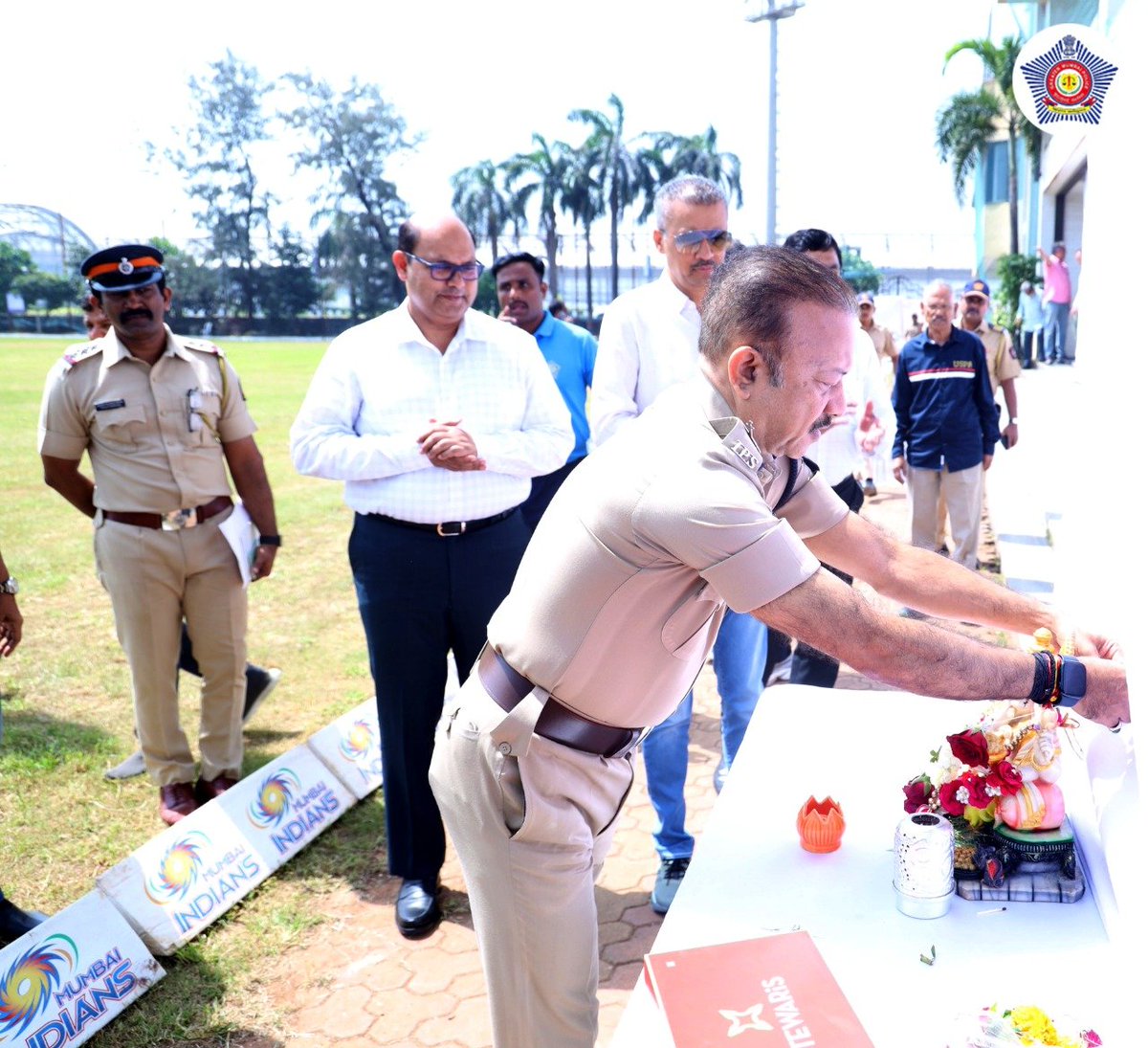 आज मुंबई पोलीस जिमखाना येथे ७८ व्या पोलीस आमंत्रित ढाल क्रिकेट स्पर्धा २०२५-२६ चा <a href="/MumbaiPolice/">मुंबई पोलीस - Mumbai Police</a> आणि क्रिकेट क्लब ऑफ इंडिया यांच्यातील सलामीच्या सामन्याचे उद्घाटन केल्याचा आनंद होत आहे. १९४७ पासून या ढाल स्पर्धेचे आयोजन केले जात आहे. या सामन्याने मुंबई क्रिकेट असोसिएशनच्या या