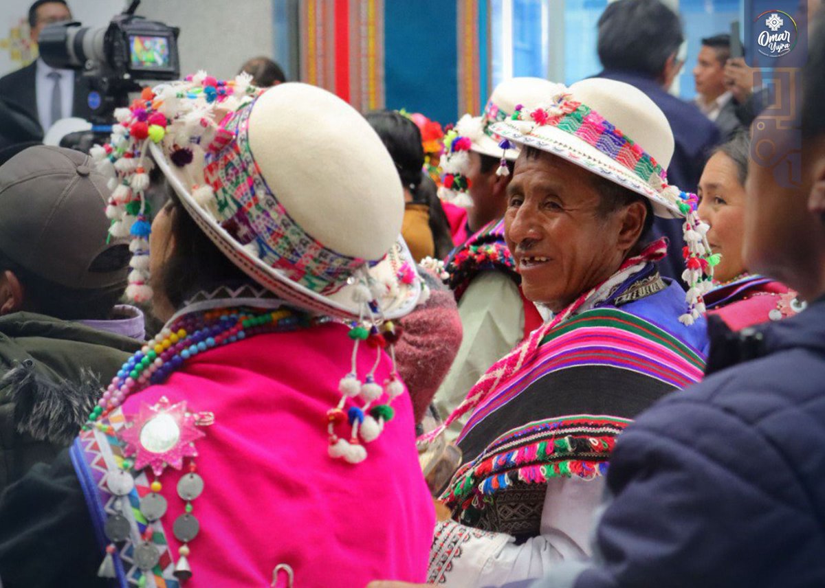 Junto al hermano presidente Luis Arce, alcaldes y comunarios de Chuquisaca y Potosí, se promulgó la Ley que declara de interés y prioridad nacional la incorporación del tramo Padcoyo – San Lucas – Límite Deptal. CH/PT – Qhalapaya – Suchina –  Turuchipa a la Red Vial Fundamental