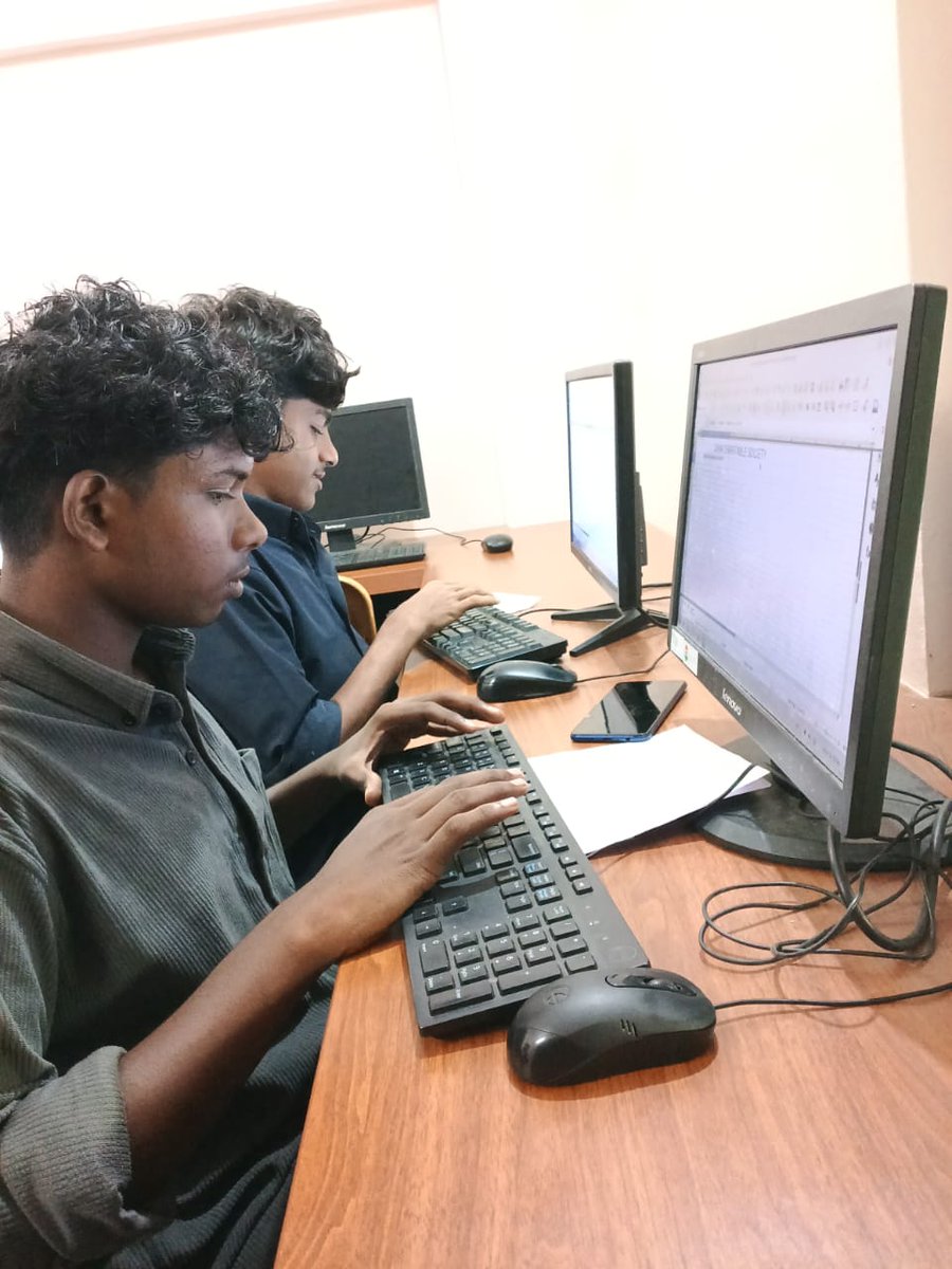 apnipathshala_'s tweet image. Digital literacy in action at SOF Ottapalam POD, Kerala.
Students learned to create Google accounts and explore AI tools like ChatGPT, Sora, and Perplexity—building confidence to use technology independently.

visit:  apnipathshala.org 
#ApniPathshala #DigitalLiteracy…