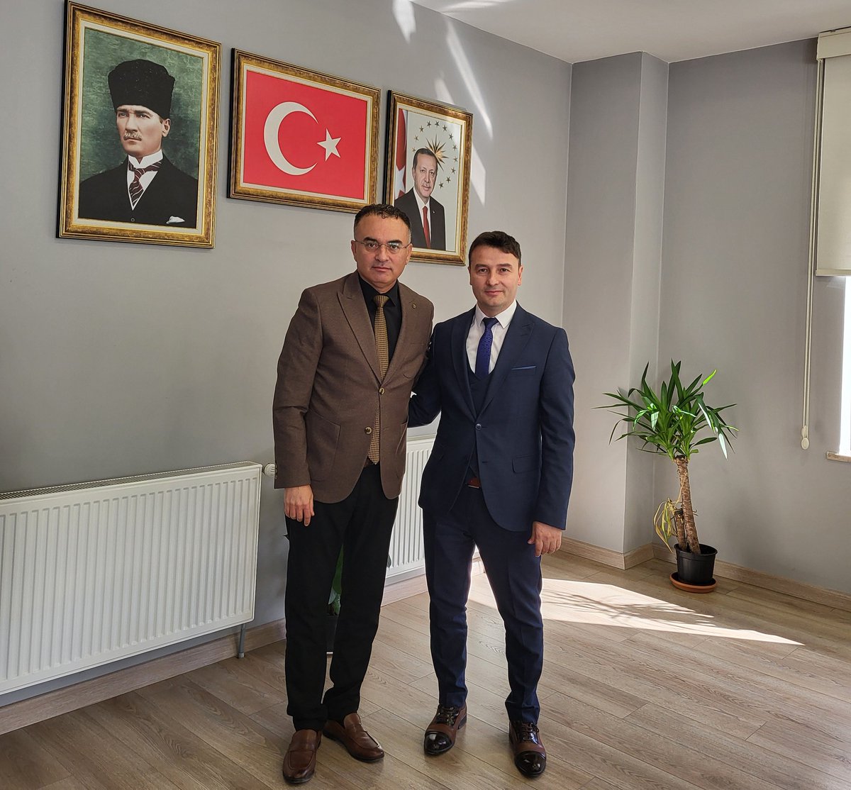 Valilik Özel Kalem Müdürümüz kıymetli kardeşim Ferhat Aytaş' ın ziyaretlerinden... Kendilerine teşekkür ederim.