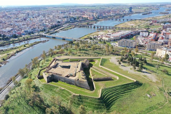 Simplemente... ✨𝗕𝗮𝗱𝗮𝗷𝗼𝘇✨

¡Feliz Puente del Pilar y de la Hispanidad! 🇪🇸
😍🍻🎉