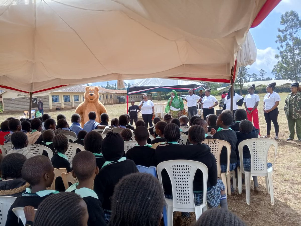 Moreenmoh12's tweet photo. The girI am, the change I lead!
Today we celebrated the girls at Kianjai primary school , empowering them to dream boldly, lead confidently, and rise as changemakers even in times of crisis.#IDG2025 #DayOfTheGirl @InuamamaM @CREAWKenya https://t.co/CTLOHHbr4f