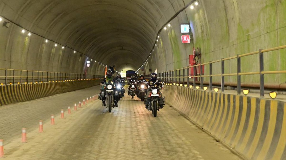 Spearcorps's tweet image. MOTORCYCLE EXPEDITION – DAY 3

The #SpearCorps riders began their journey from #Tenga, weaving through misty mountain roads and immersed in the pristine wilderness of #NameriTigerReserve. The spirit of adventure and patriotism surged as they crossed the iconic #NechiphuTunnel on…
