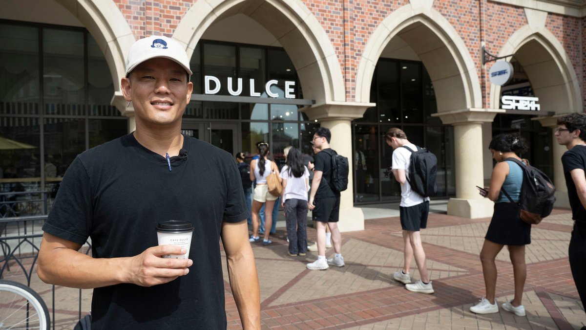 TechGeekTweets's tweet image. &quot;From finance to flavors, James Choi&apos;s Cafe Dulce proves passion fuels prosperity! Taste the success. #USCAlumni #LosAngelesEats&quot;  biz-index.net/blogs/founder-…