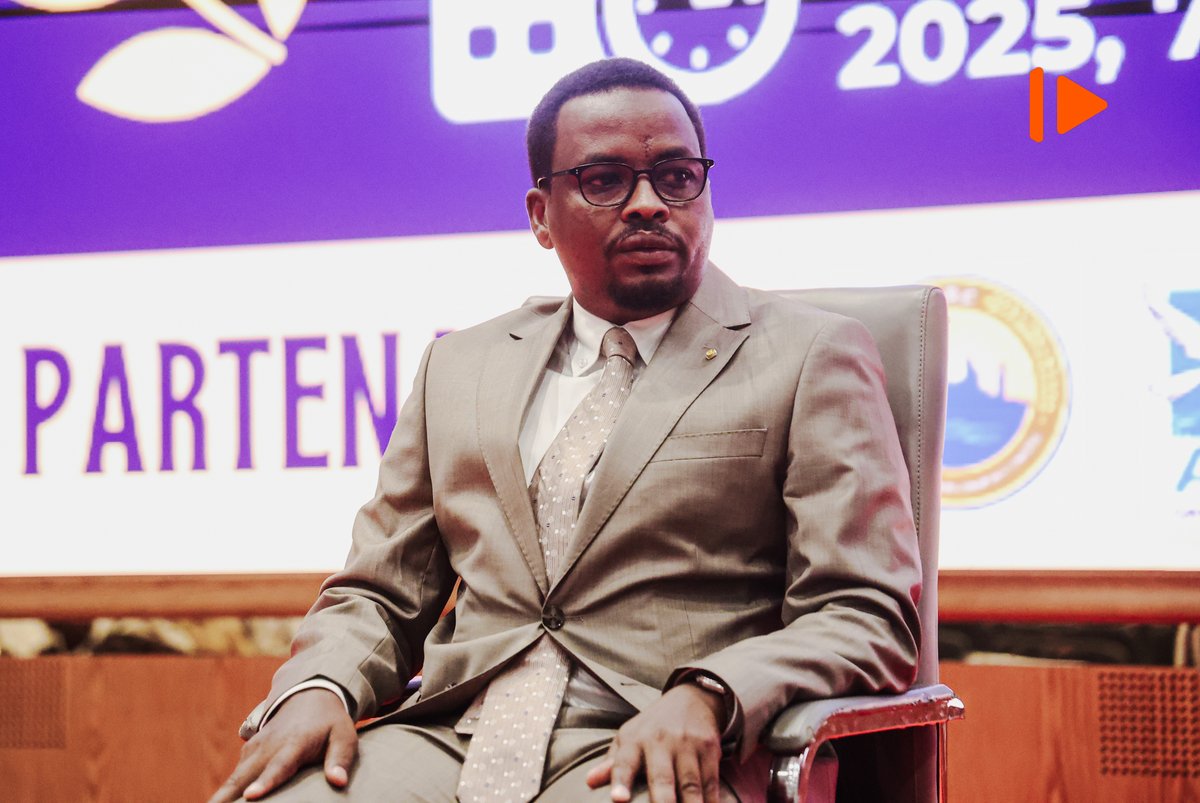 mrtvtchad's tweet image. 𝗘𝗡𝗔: Il s’est tenu ce vendredi 10 octobre 2025, au ministère des Affaires étrangères, la cérémonie de sortie de la 2ᵉ promotion des auditeurs du Cycle national de perfectionnement en Management de la Performance de l’Administration Publique (#MPAP), organisée par l’École