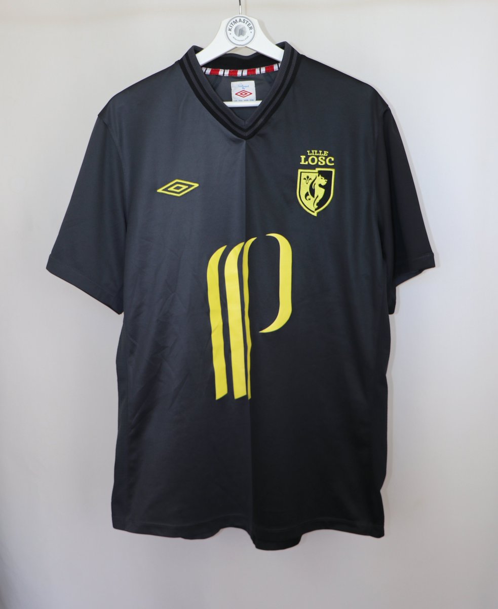 Kitmaster_fr's tweet image. 𝐌𝐚𝐢𝐥𝐥𝐨𝐭 𝐋𝐢𝐥𝐥𝐞 𝐎𝐒𝐂 𝟐𝟎𝟏𝟐/𝟏𝟑 𝐓𝐡𝐢𝐫𝐝 (𝐗𝐋)

🛒 Disponible sur thekitmaster.com

#KITMASTER #RetroFootball #FootballShirts #lille #losc #dogues