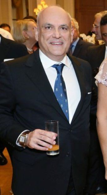DCersei's tweet photo. Ο Σπύρος Σταυριανός είναι ο χασάπης που δούλευε ως Διευθυντής στον Άγιο Σάββα. 
Παραμόρφωσε ανθρώπους, έκοψε γλώσσα γυναίκας, ζήταγε φακελάκια απο αρρώστους μέχρι 6χιλιάδες και στα δύσκολα... μπουχός σε δεξιώσεις ! 

#apokalypseis #nyxtaapokalypseon #κρουγκερ https://t.co/szEl6iNkfW