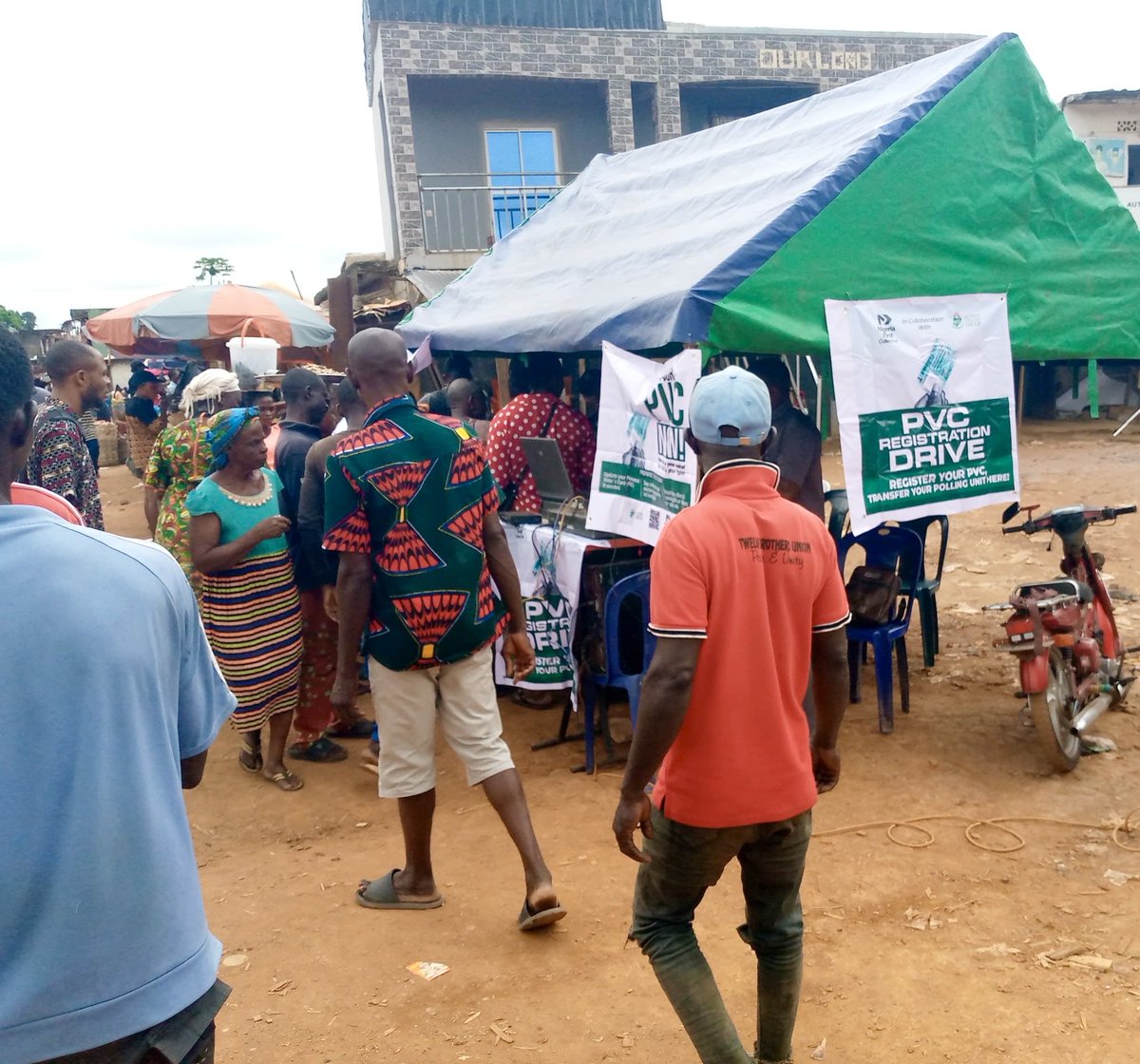 General_Oluchi's tweet image. There was already a crowd this morning! Don&apos;t believe it? Go and see things for yourself. 🤗