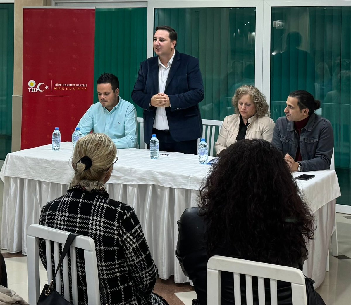 Makedonya'da yapılacak Genel seçimlerde Türk Partileri içerisinde favori görülen, Türk Hareket Partisi'ne ve Türk azınlığa baskılar arttı.

Konuyla ilgili basın açıklaması yapan Türk Hareket Partisi Genel Başkanı Enes İbrahim Şunları söyledi;

Değerli dostlar,
Kamuoyunda yer alan