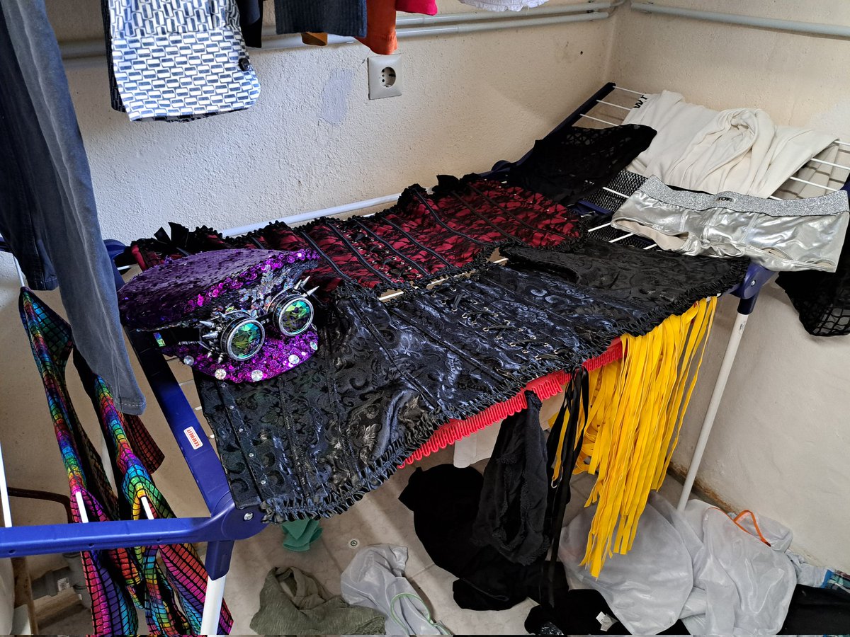 Ganz normaler Familienwaschkeller, oder? 🤣