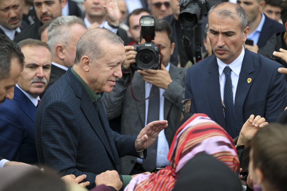 Cumhurbaşkanımız Sayın Recep Tayyip Erdoğan, cuma namazını memleketi Rize'nin Güneysu ilçesindeki Merkez Camisi'nde kıldı.