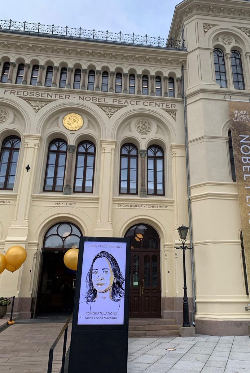 1/
El reconocimiento internacional a María Corina Machado no es sólo un premio personal. Es un cambio de narrativa: deja de ser una figura opositora y pasa a ser un referente democrático reconocido globalmente frente a una estructura criminal enquistada en el poder.
2/
Para la