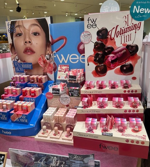 大人気のfweeからついに待望のティントリップが登場❤️ fweeらしい