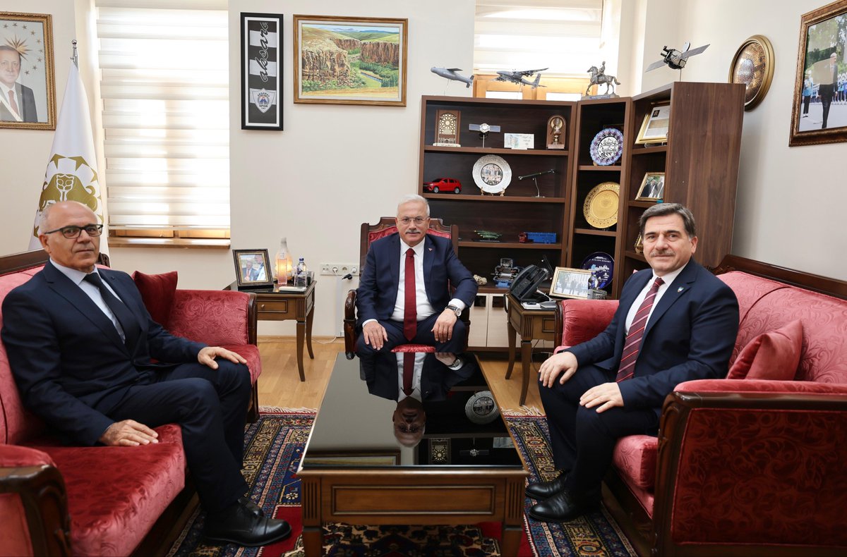 Valimiz Sn.<a href="/malikumbuzoglu/">Mehmet Ali Kumbuzoğlu</a>, Konya Meteoroloji 8.Bölge Müdürü Sn.Ahmet Tiryaki’yi kabul ettiler.

Nazik ziyaretleri için kendilerine teşekkür ediyoruz.