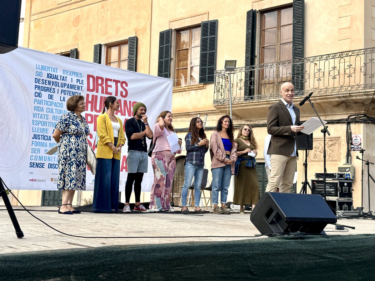 Mig miler de persones reivindicam els “Drets Humans per la Salut Mental” en l’acte del Dia Mundial de la Salut Mental “per a garantir la llibertat, la dignitat i la igualtat de totes les persones”.

#DretsHumansPerLaSalutMental