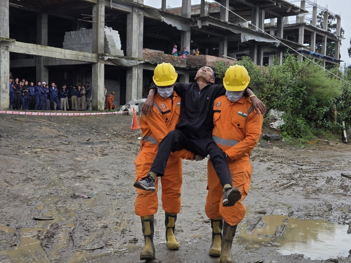12bnndrf's tweet photo. 12NDRF Participated a Joint #mockdrill on #earthquake scenario at DC Office complex, Tuensang Town, #Nagaland in coordination with District Administration & other stakeholders.
#NDRF4U #BePrepard #SavingLivesAndBeyond https://t.co/tdP7nq7wb4