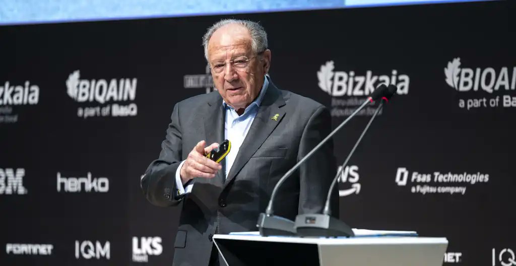 ComputerworldES's tweet image. “El Viejo Continente ya no lidera la tecnología, la compra”, alerta Félix Sanz Roldán en esta #entrevista.
Reflexionamos con el exdirector del #CNI sobre el futuro tecnológico europeo y cómo evitar quedar relegados por EE. UU. y China.
Así nos lo cuenta. bit.ly/47izsCX