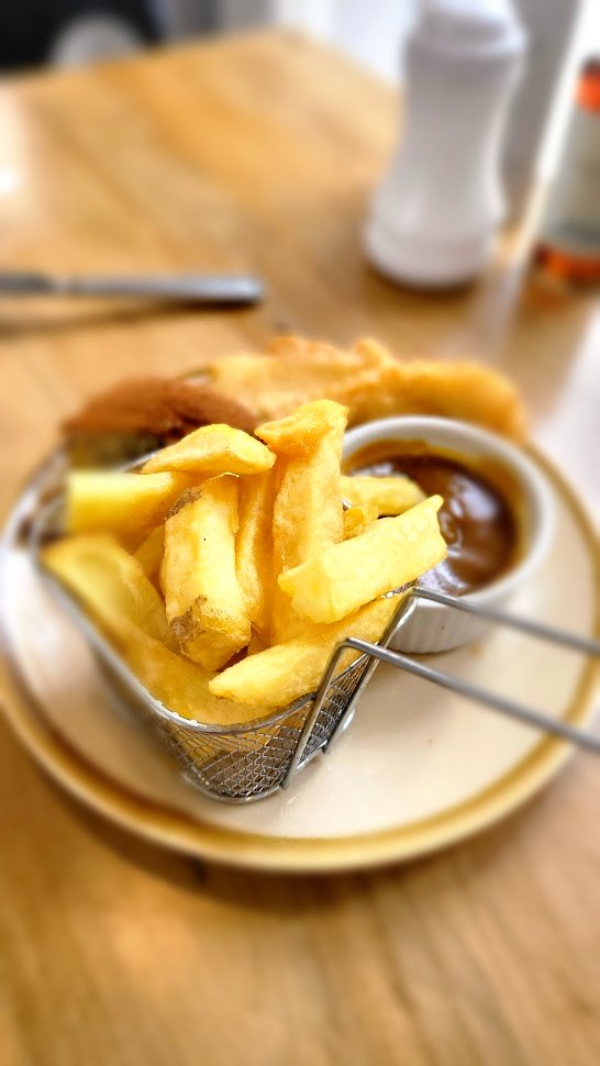 What lies beyond the chips? 📷
That’s for you to decide…  📷📷
#TheChipShed #FishAndChipsTheWayTheyShouldBe #TakeawayOrDineIn #CotswoldsEats #CheltenhamEats #WarwickEats #StratfordEats #BourtonOnTheWater #ComfortFood #FoodieFavourites