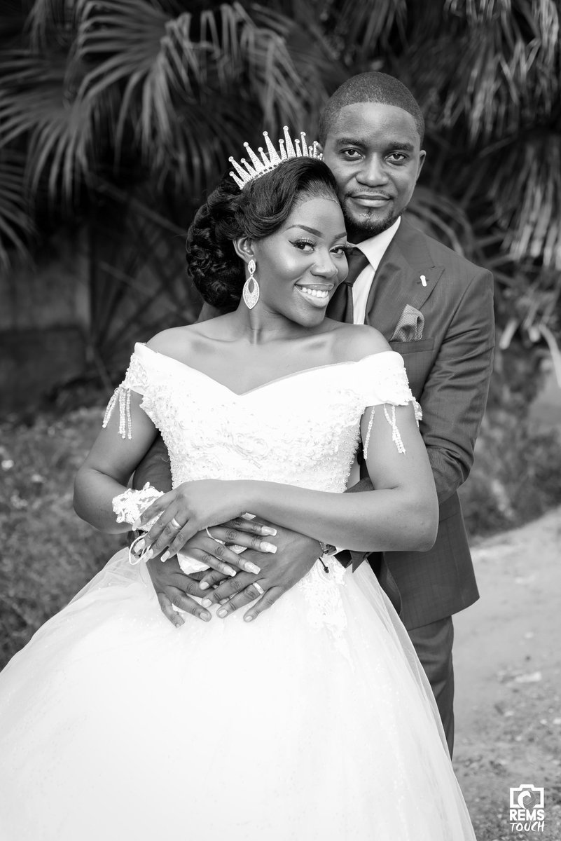 PeterKalala1's tweet photo. Nous avons totalisé 4 ans de mariage aujourd’hui mes chers compatriotes.

Noces de cire, symbole de lumière et de la chaleur. 

Que Dieu nous garde en bonne santé encore longtemps. 

Je t’aime ❤️💍🌹 https://t.co/JzkpA6xsOR