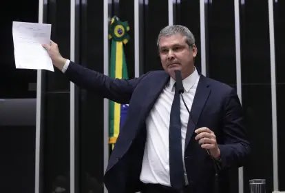AGORA: Após o ataque da oposição contra o povo, derrubando a taxação BBB (Bets, Bancos e Bilionários), o deputado Lindbergh Farias, líder do PT, protocolou, com apoio de toda a bancada do partido, um projeto que eleva a taxação das bets de 12% para 24%. É isso aí! Não podemos