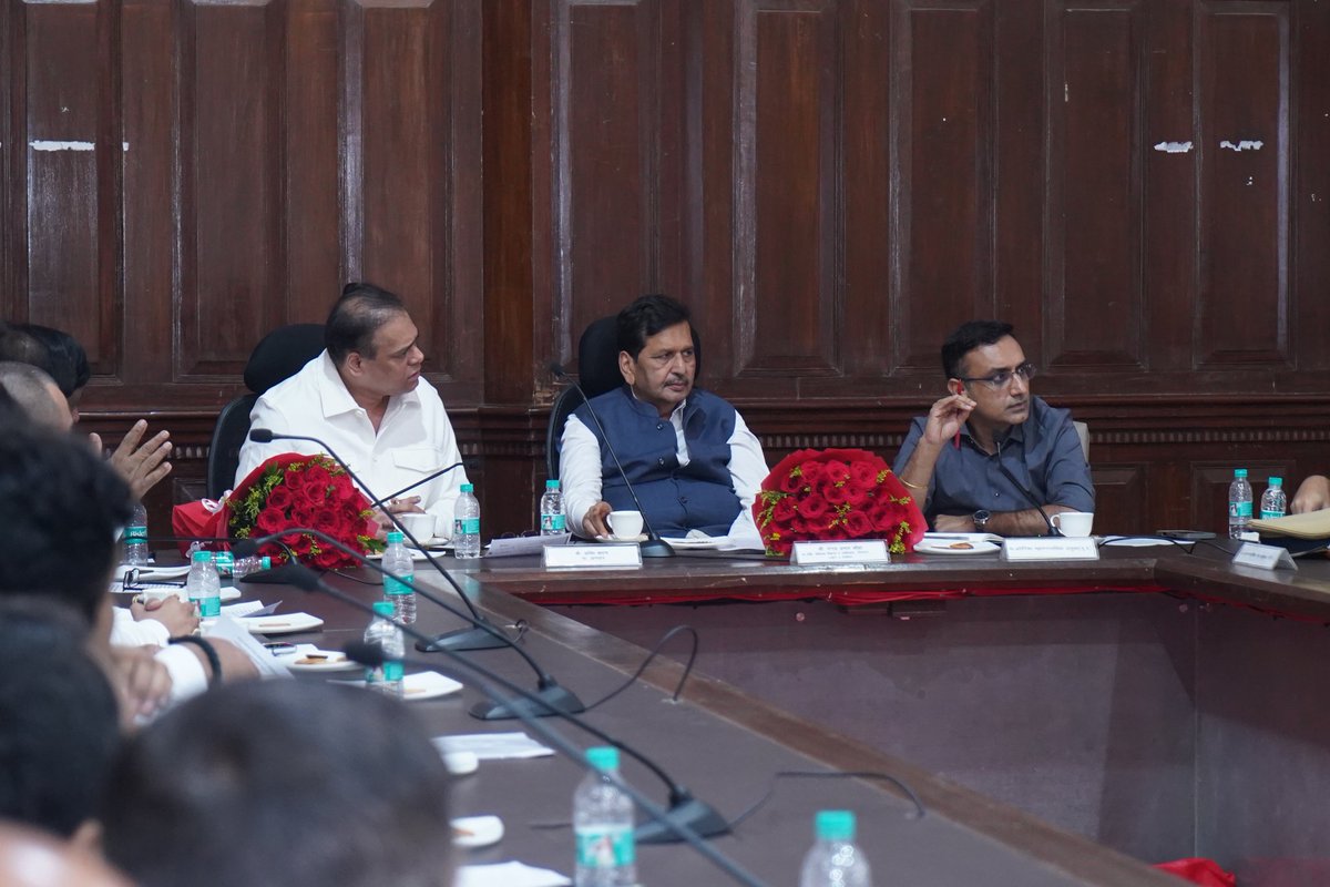 MPLodha's tweet image. 📍 बृहन्मुंबई महापालिका मुख्यालय
छठ पूजा की तैयारियों को लेकर मुंबई महापालिका में वरिष्ठ अधिकारियों और छठ पूजा समितियों के प्रतिनिधियों के साथ आयोजित समीक्षा बैठक में उपस्थित रहा।
मुंबई में छठ पूजा के दरम्यान भक्तों की सुविधा के लिए एक खिड़की योजना, बेस्ट बस और मेट्रो सेवाएं…