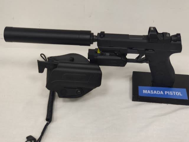 Adityab_77's tweet image. @RRPS4E AP-37/37C Telescopic Sight available in both 4x &amp;amp; 5x magnification configurations. MARCOS already use their PRM-25 Reflex Sight with their Adani PLR-IWI 9mm Masada Pistol. There exists better options in India, both Screwdrivered &amp;amp; Made in India. @alpha_defense…